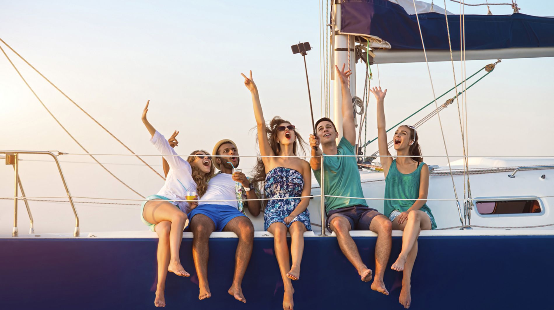 Top 5 reasons to charter a sailboat instead of staying in a hotel